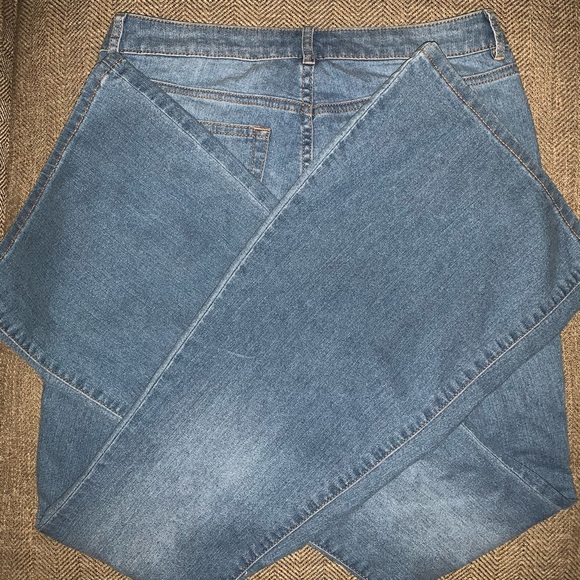 EUC Susan Graver Flare Jeans Size 6. - Picture 3 of 7